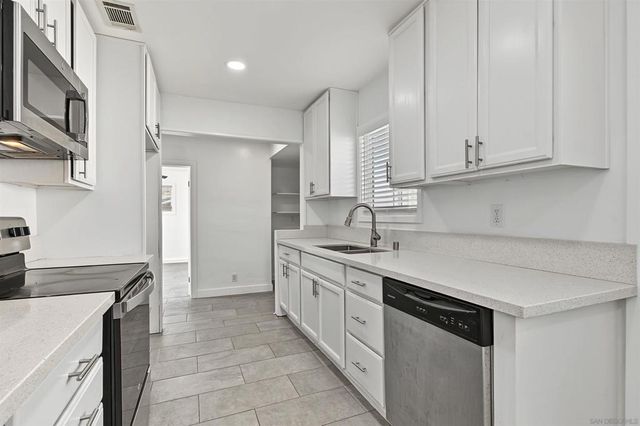 8032 poplin Drive, Santee, CA 92071