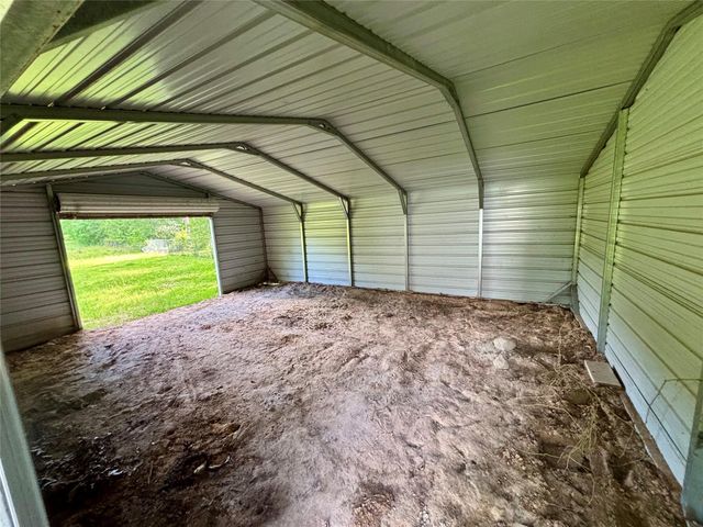 425 County Road 370 Road, Splendora, TX 77372