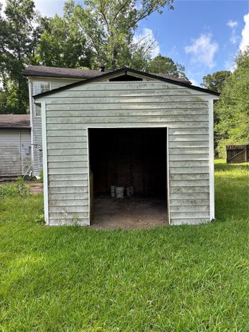 425 County Road 370 Road, Splendora, TX 77372