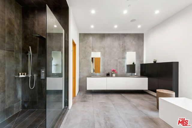 6617 LINDENHURST Avenue, Los Angeles, CA 90048