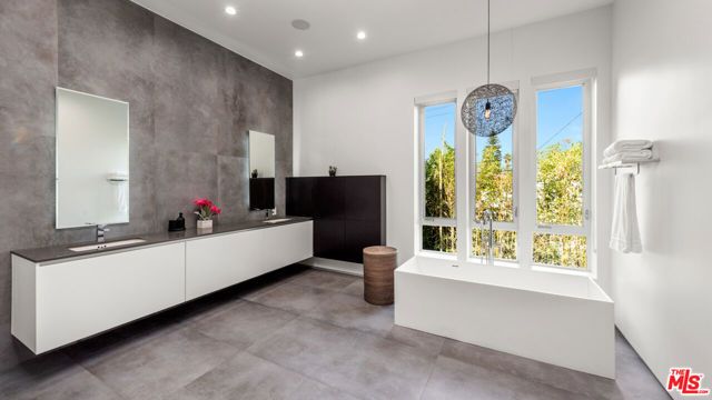 6617 LINDENHURST Avenue, Los Angeles, CA 90048