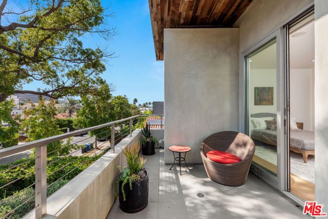 6617 LINDENHURST Avenue, Los Angeles, CA 90048