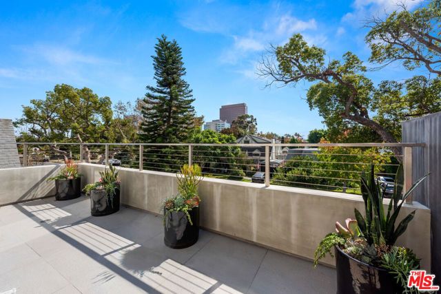 6617 LINDENHURST Avenue, Los Angeles, CA 90048