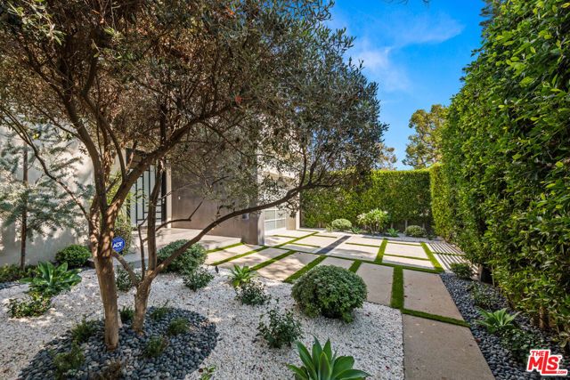 6617 LINDENHURST Avenue, Los Angeles, CA 90048