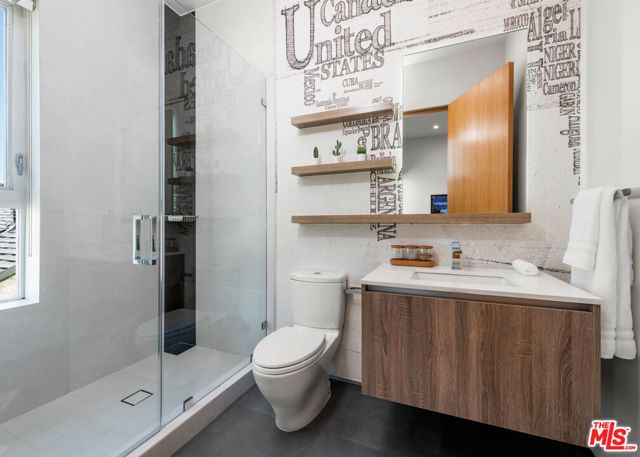 6617 LINDENHURST Avenue, Los Angeles, CA 90048