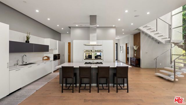 6617 LINDENHURST Avenue, Los Angeles, CA 90048