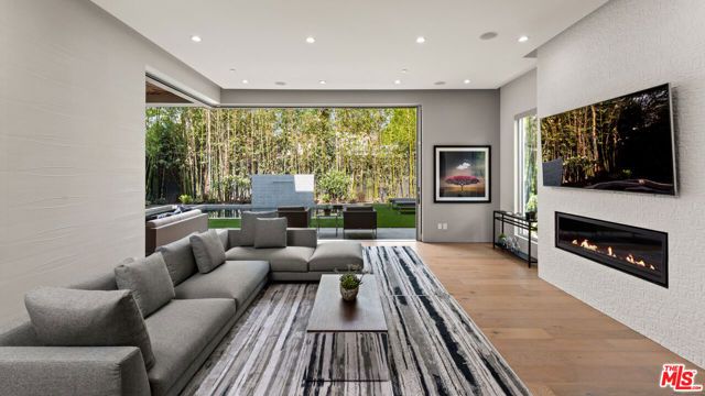 6617 LINDENHURST Avenue, Los Angeles, CA 90048