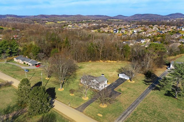9576 Mullens Rd, Arrington, TN 37014