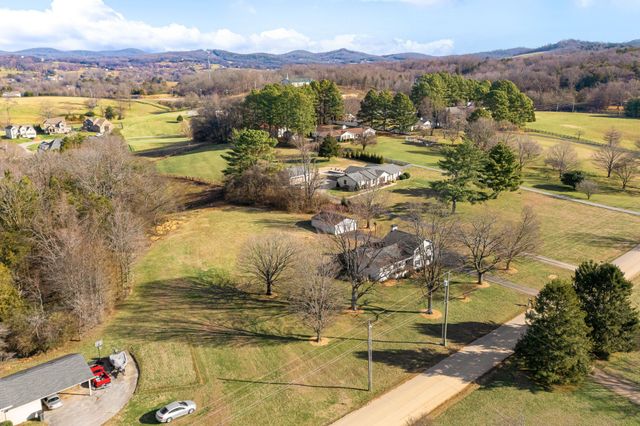 9576 Mullens Rd, Arrington, TN 37014