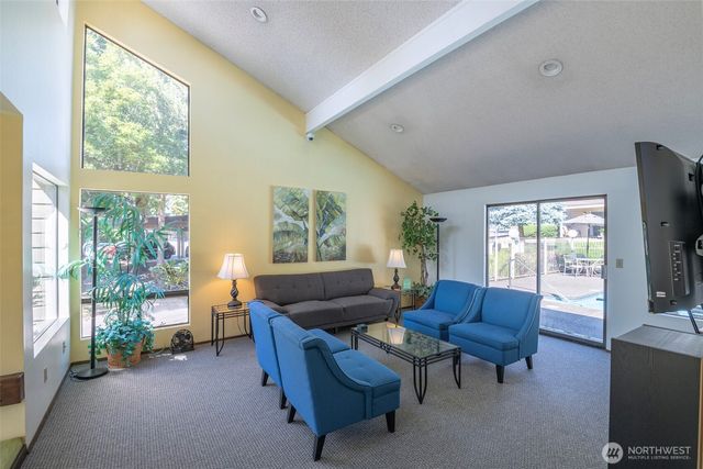 15141 Sunwood Boulevard #EE11, Tukwila, WA 98188
