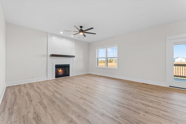 809 Willowicke Dr, Clarksville, TN 37043