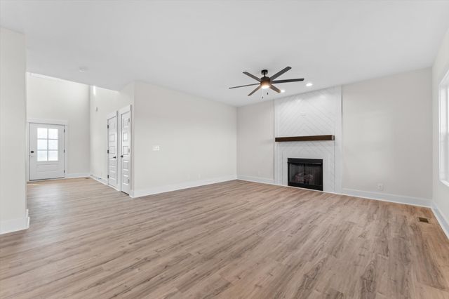 809 Willowicke Dr, Clarksville, TN 37043