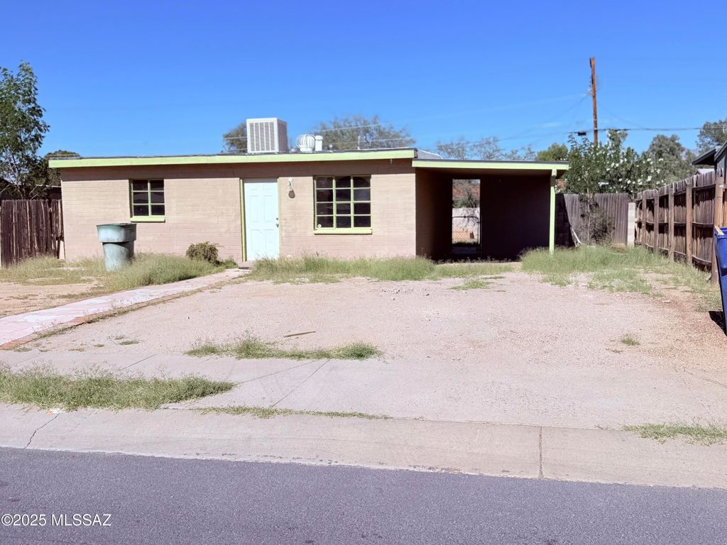 3757 E March Place, Tucson, AZ 85713
