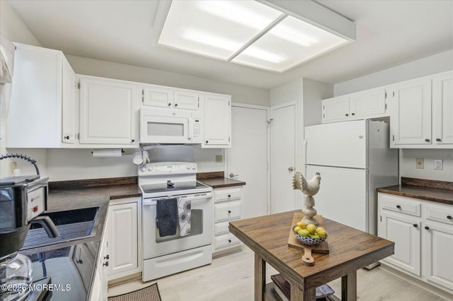 575A Sheffield Drive, Manchester, NJ 08759