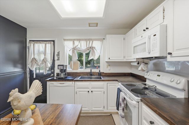 575A Sheffield Drive, Manchester, NJ 08759