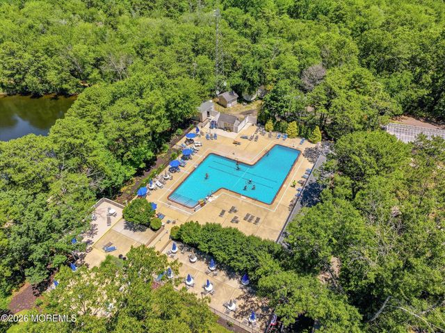 575A Sheffield Drive, Manchester, NJ 08759