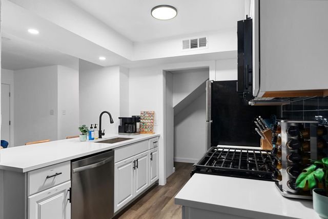 1315 Southport DR A, Austin, TX 78704