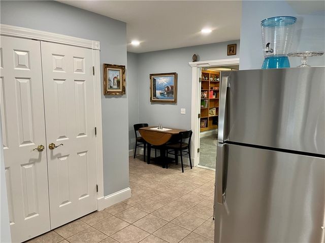 4 Pokanoket Trail, Warren, RI 02885