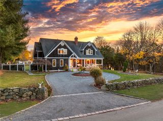 4 Pokanoket Trail, Warren, RI 02885