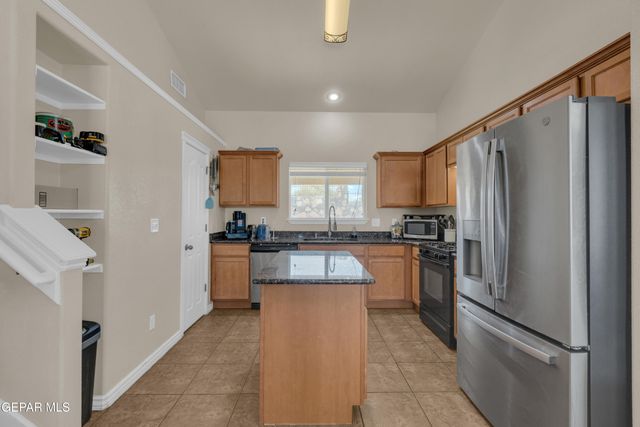 6924 CACTUS THRUSH Drive, El Paso, TX 79911