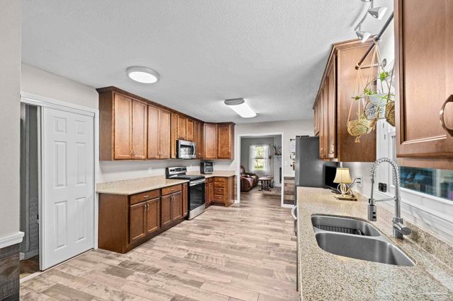 3601 Swan Ln, Pensacola, FL 32504