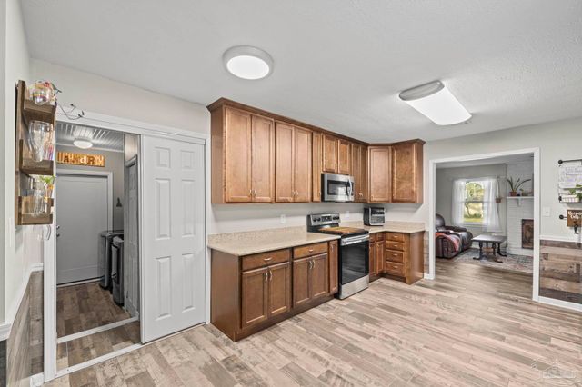 3601 Swan Ln, Pensacola, FL 32504