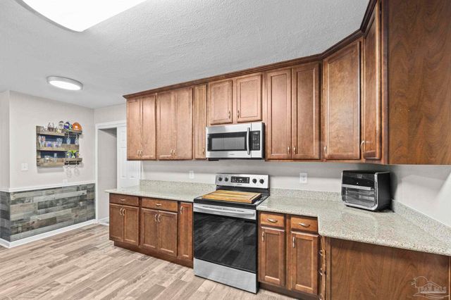 3601 Swan Ln, Pensacola, FL 32504