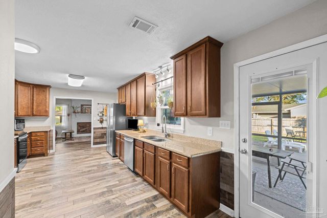 3601 Swan Ln, Pensacola, FL 32504