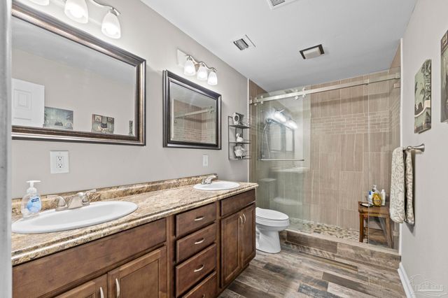 3601 Swan Ln, Pensacola, FL 32504