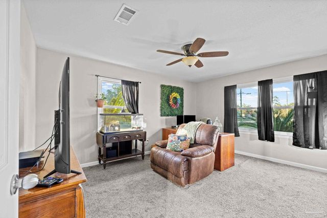 3601 Swan Ln, Pensacola, FL 32504