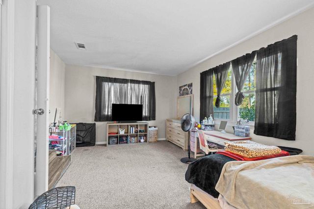 3601 Swan Ln, Pensacola, FL 32504