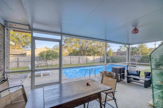 3601 Swan Ln, Pensacola, FL 32504