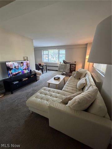 11820 Edgewater Drive 422, Lakewood, OH 44107