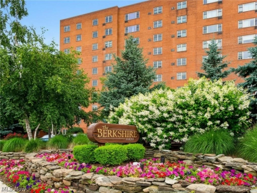 11820 Edgewater Drive 422, Lakewood, OH 44107