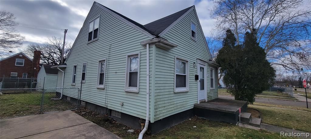 15851 Curtis Street, Detroit, MI 48235