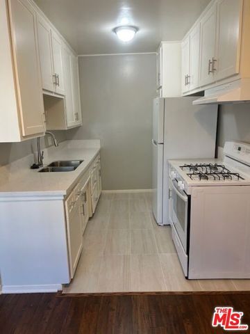 4505 Murietta Avenue 2, Sherman Oaks, CA 91423