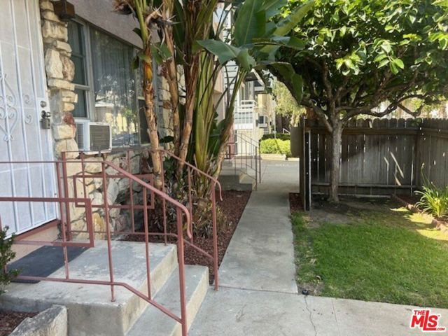 4505 Murietta Avenue 2, Sherman Oaks, CA 91423