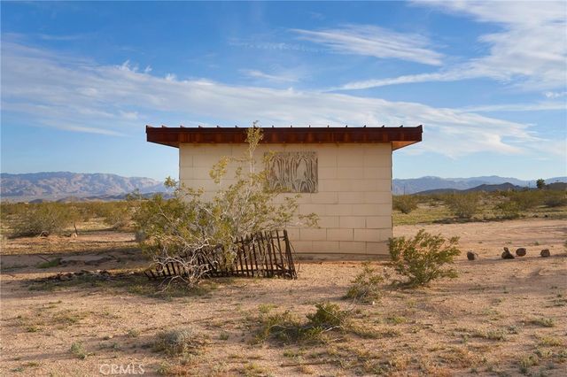 77 Copper Moon Lane, Joshua Tree, CA 92252