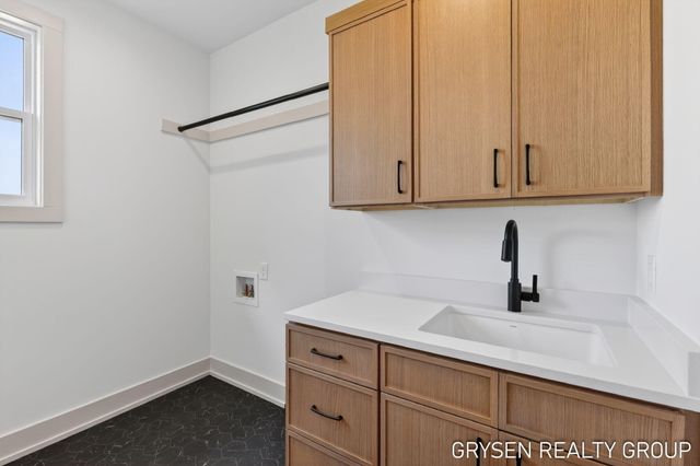 8561 Bosque Drive SE, Caledonia, MI 49316
