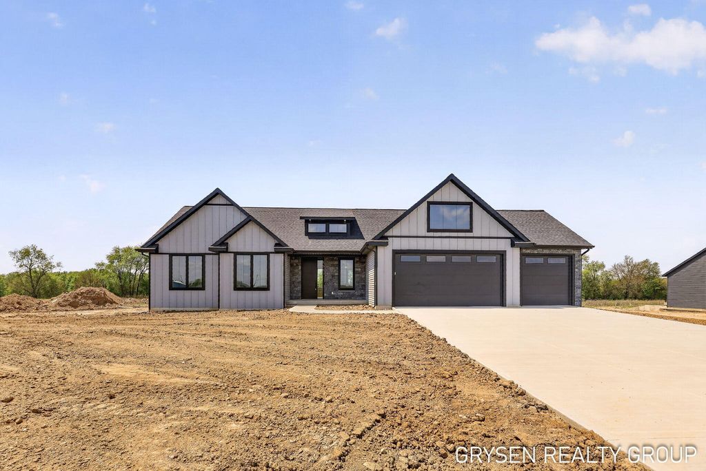 8561 Bosque Drive SE, Caledonia, MI 49316