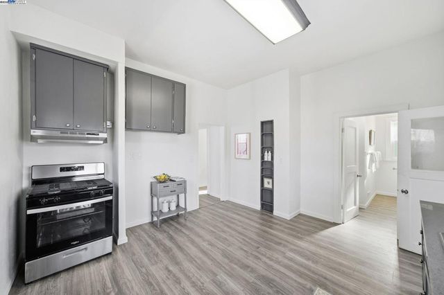 3237 Linden St, Oakland, CA 94608