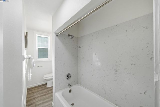 3237 Linden St, Oakland, CA 94608