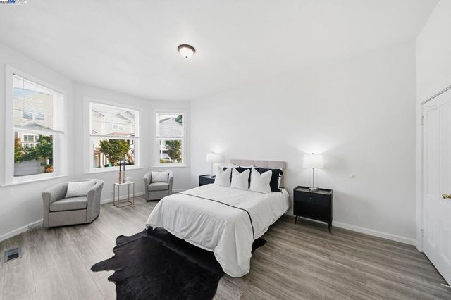 3237 Linden St, Oakland, CA 94608