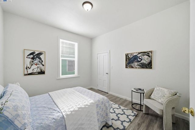 3237 Linden St, Oakland, CA 94608