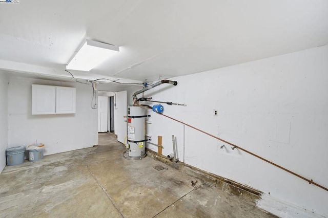 3237 Linden St, Oakland, CA 94608