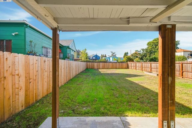 3237 Linden St, Oakland, CA 94608