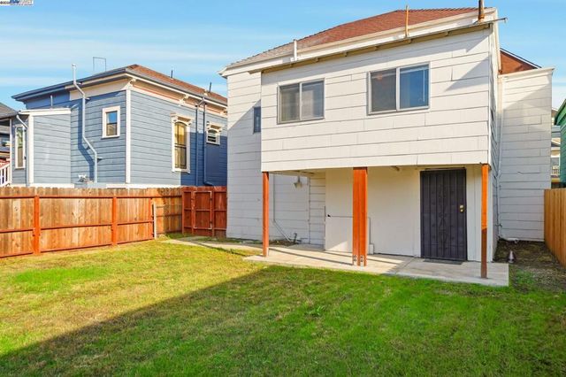 3237 Linden St, Oakland, CA 94608