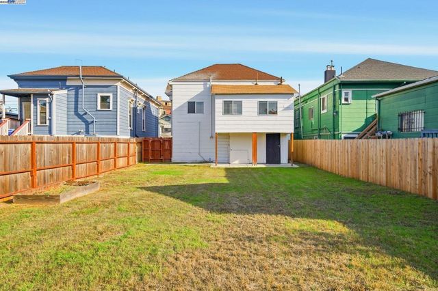 3237 Linden St, Oakland, CA 94608