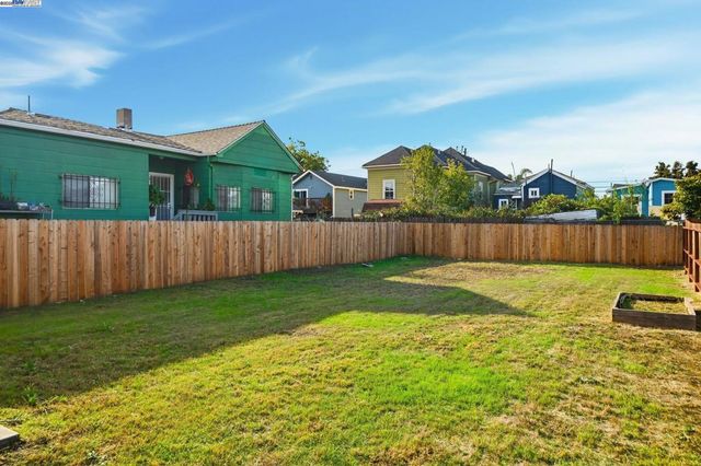 3237 Linden St, Oakland, CA 94608