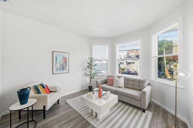 3237 Linden St, Oakland, CA 94608